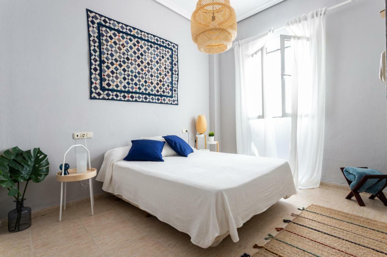 Serva La Bari Shared Apartment Sevilla Exterior foto