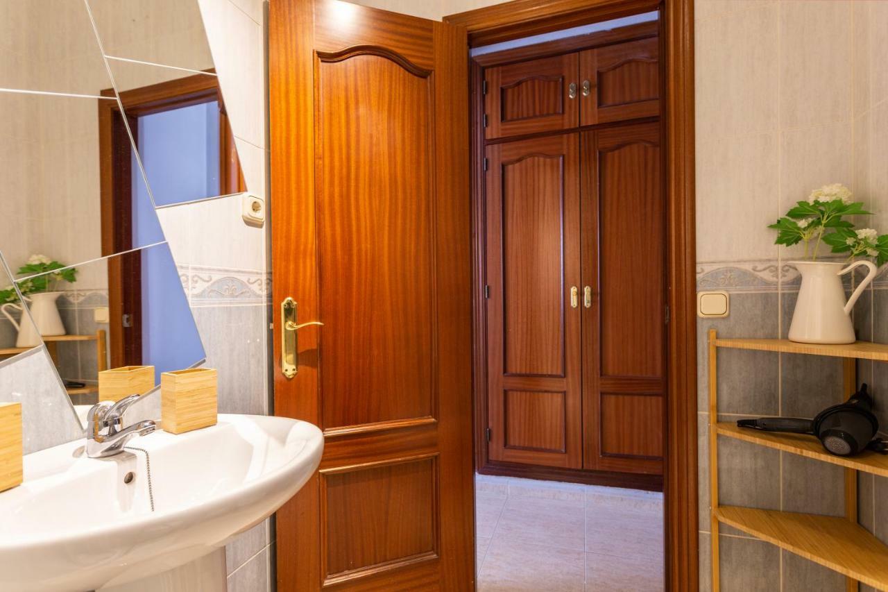 Serva La Bari Shared Apartment Sevilla Exterior foto