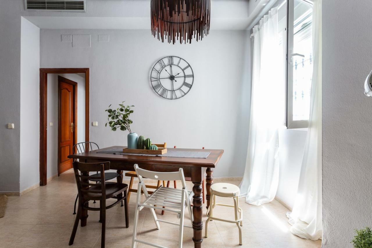 Serva La Bari Shared Apartment Sevilla Exterior foto